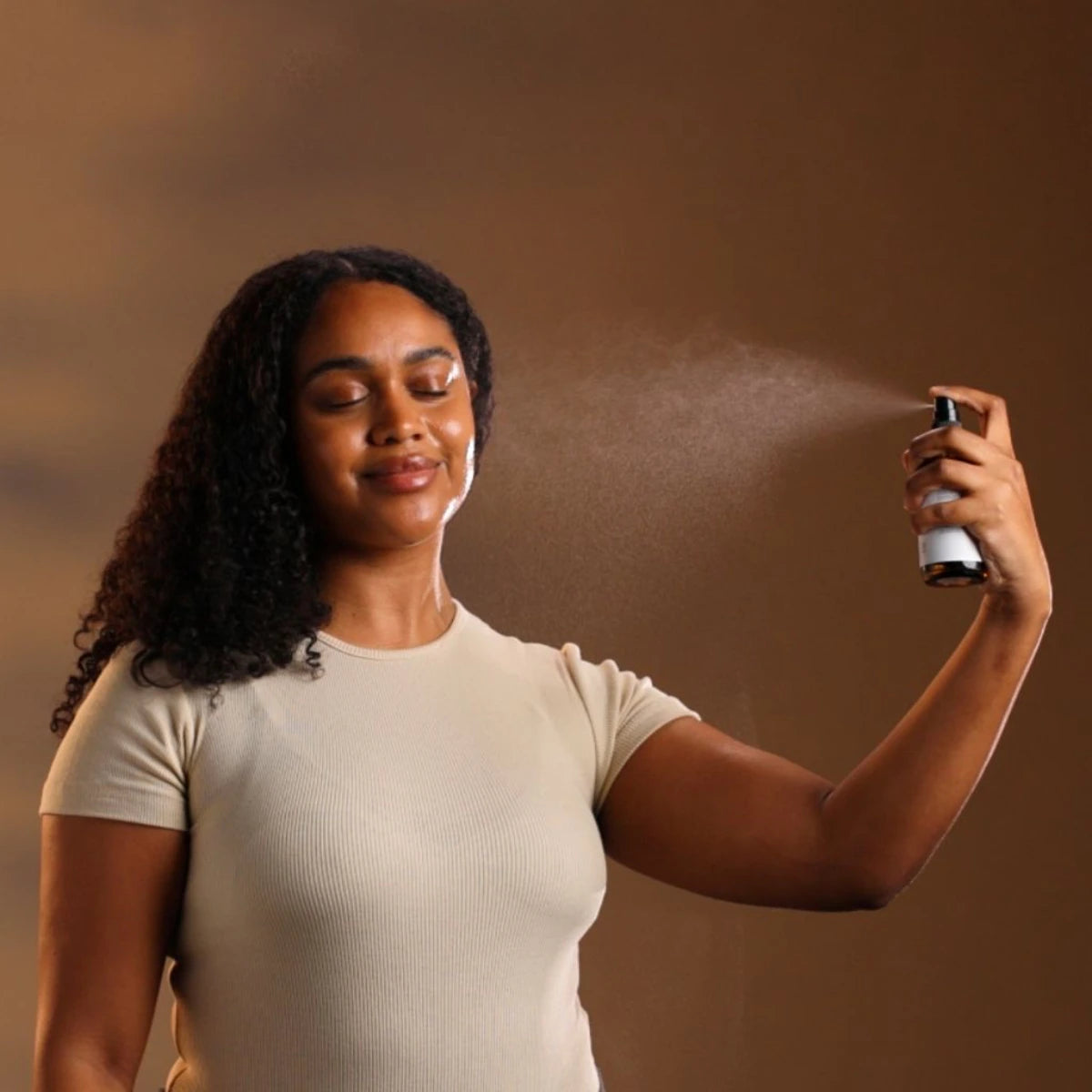 EVOLVE Daily Defence Moisturise Mist kiinnittää myös meikin