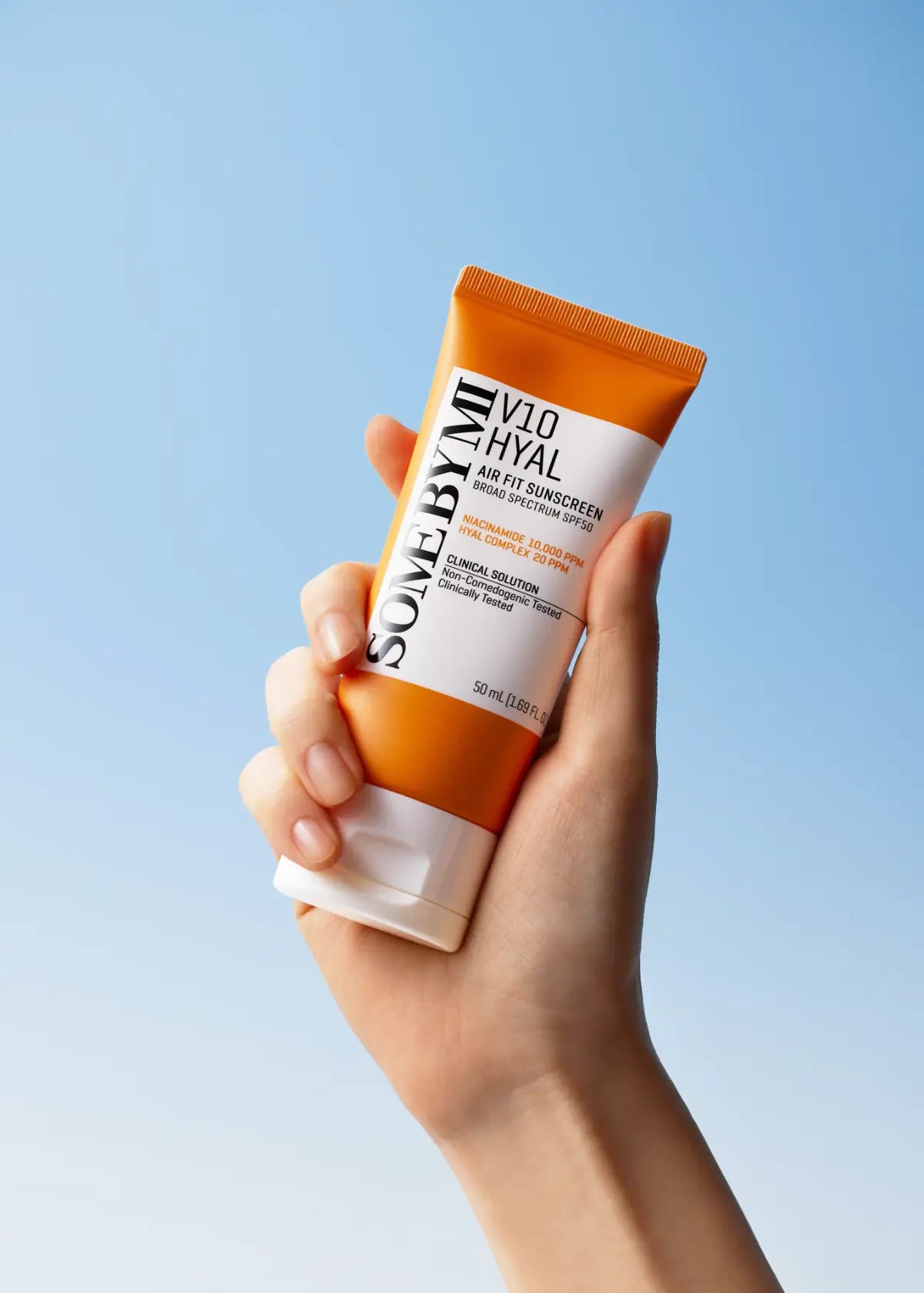 SOME By Mi V10 Hyal Airfit Sun Screen SPF50 50 ml sopii erinomaisesti meikin alle