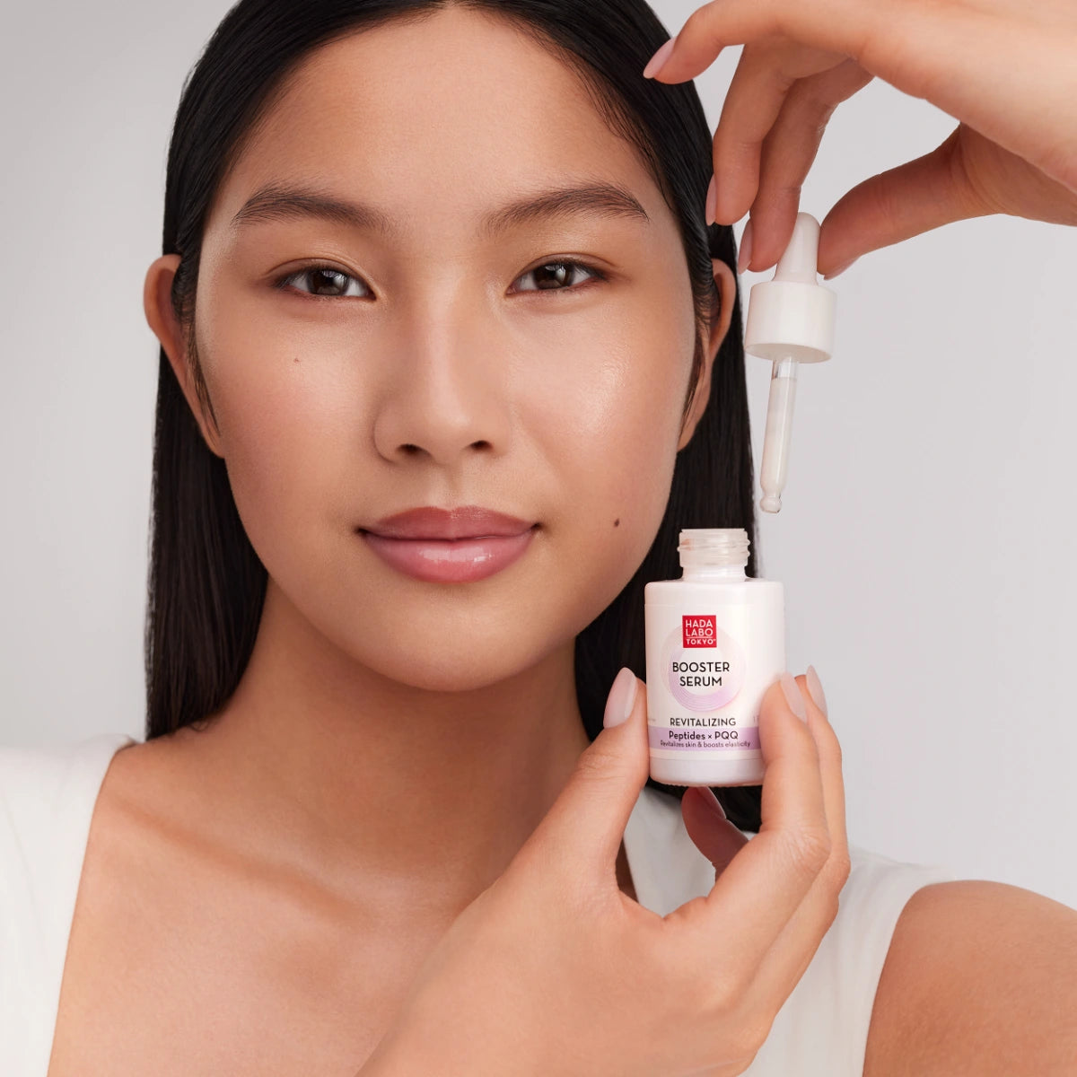 HADA Labo Tokyo Revitalizing Booster Serum pipettipullossa