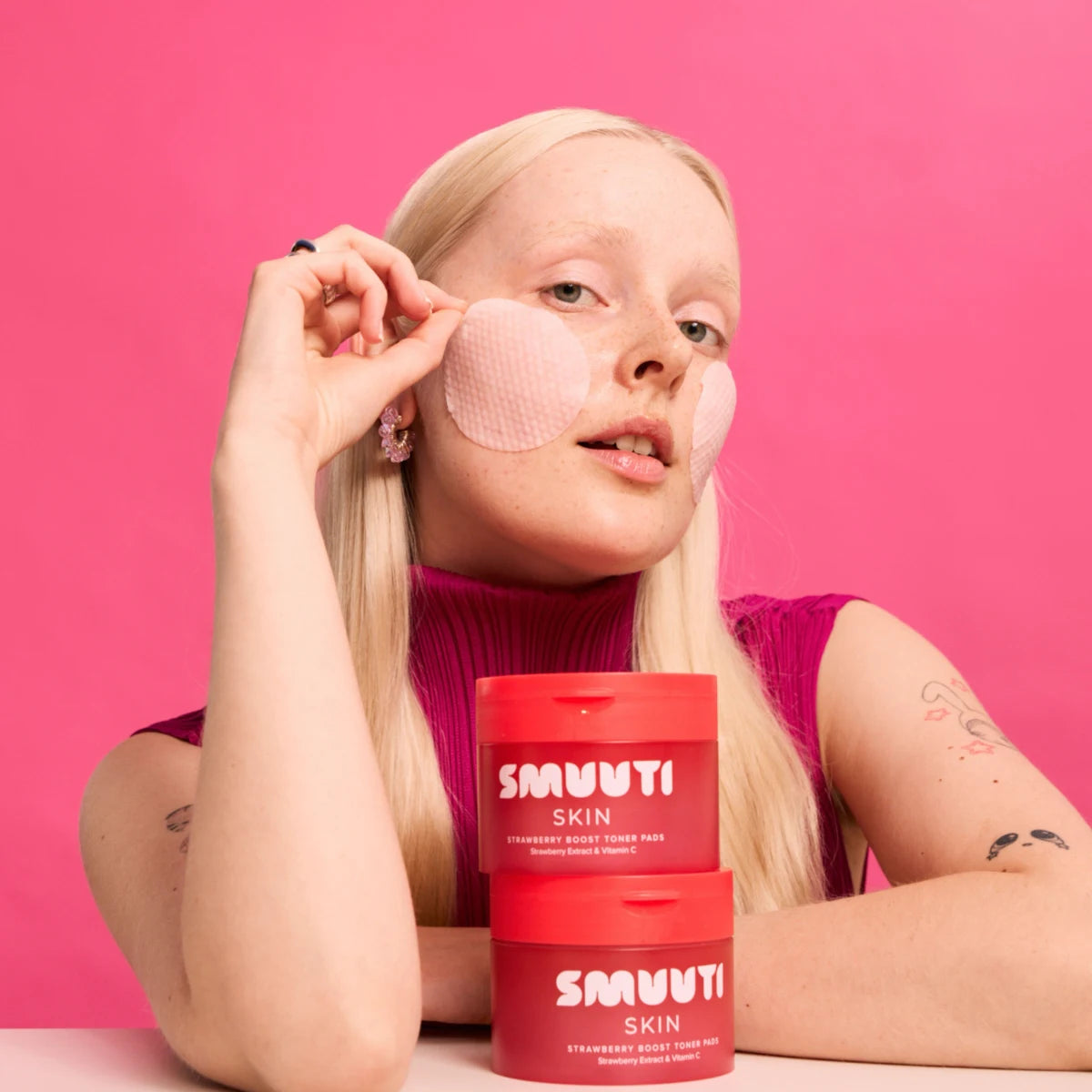 SMUUTI Skin Strawberry Boost Toner Pads kevyesti kuorivat kasvovesilaput