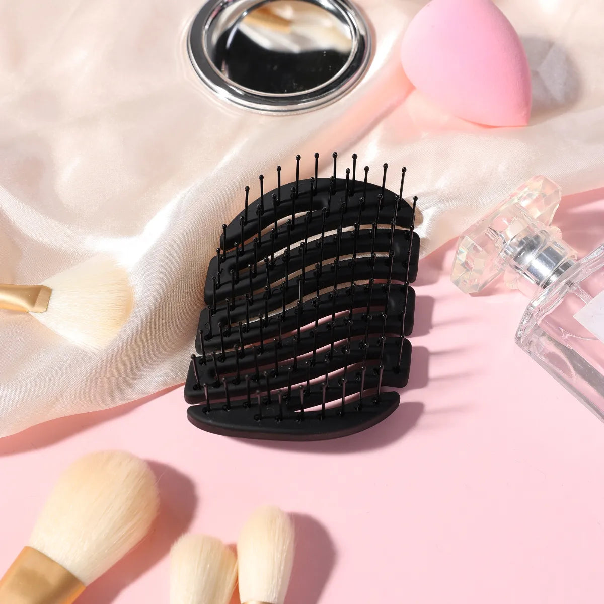 SisterYoung Mila Pocket Black minihiusharja on valmistettu nailonista