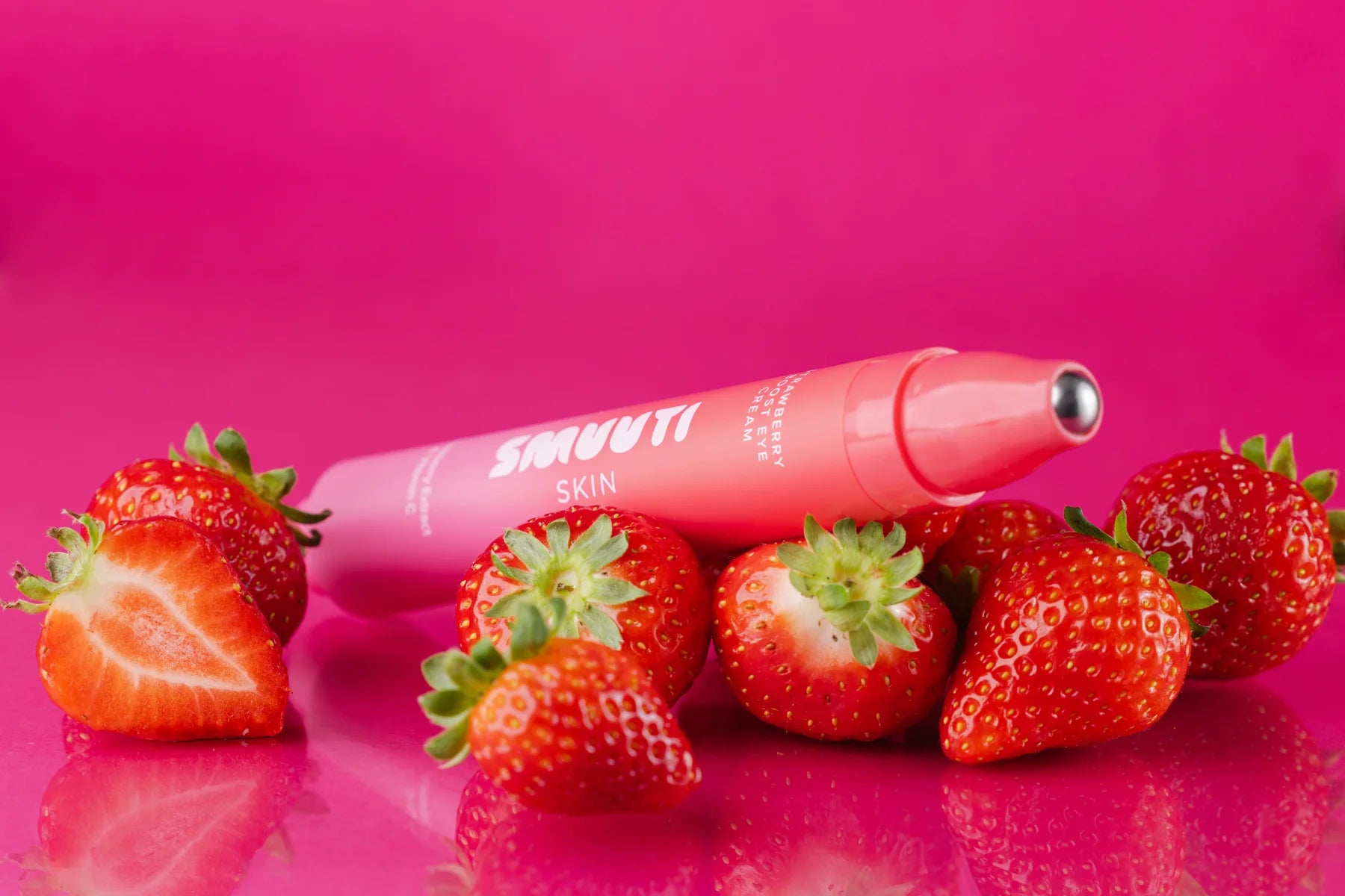 Smuuti Skin Strawberry Boost Eye Cream 15 ml teräsapplikaattorilla